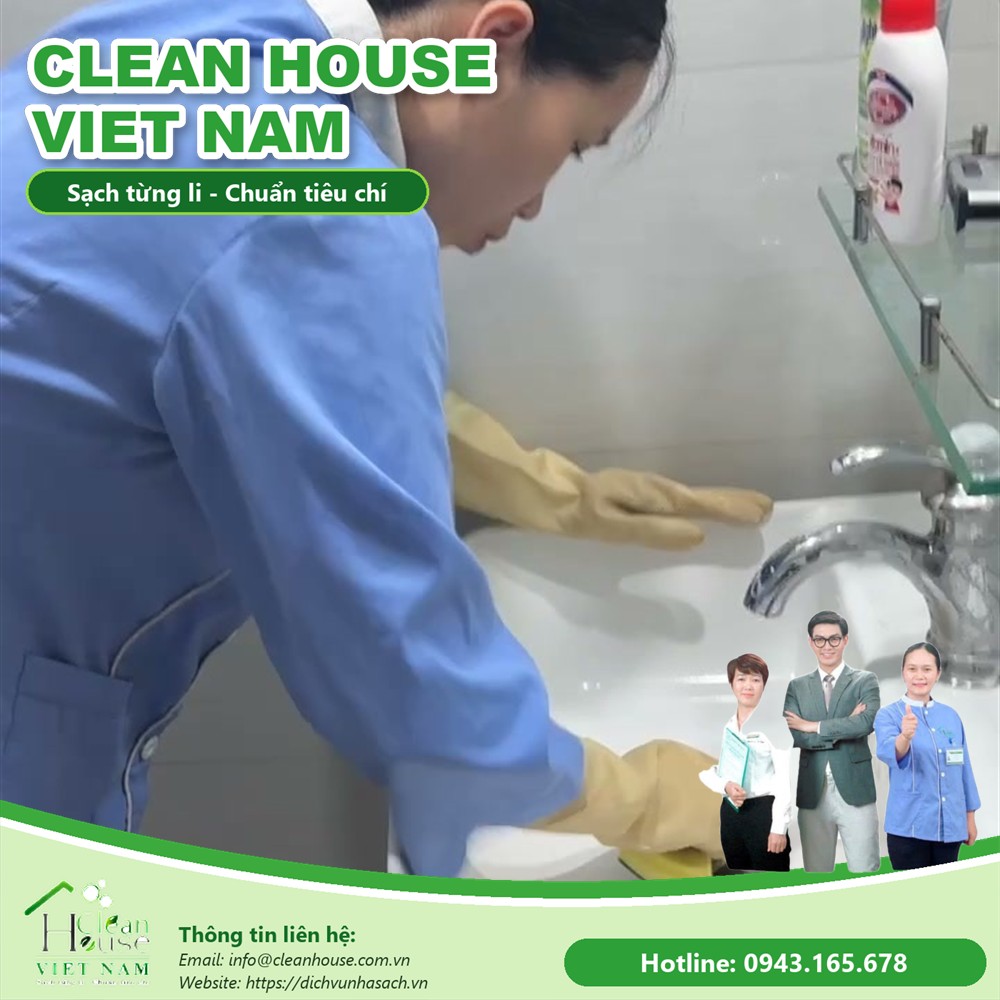 Nhân viên Dịch vụ Nhà Sạch làm việc