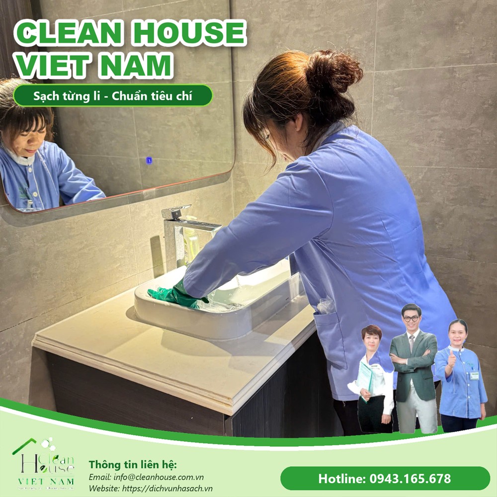 Nhân viên Dịch vụ Nhà Sạch làm việc