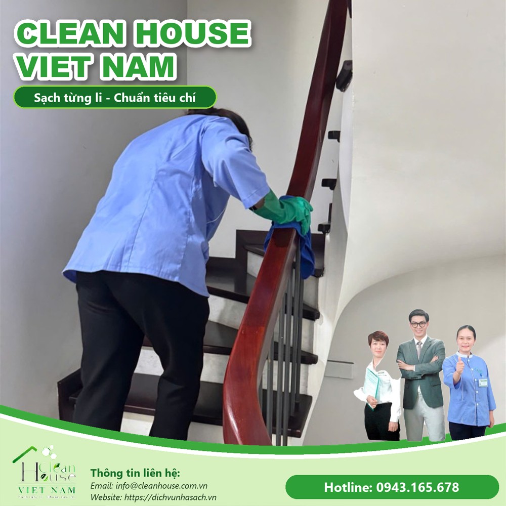 Nhân viên Dịch vụ Nhà Sạch làm việc