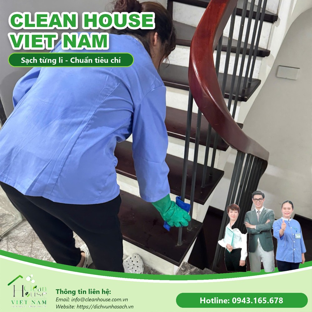 Nhân viên Dịch vụ Nhà Sạch làm việc