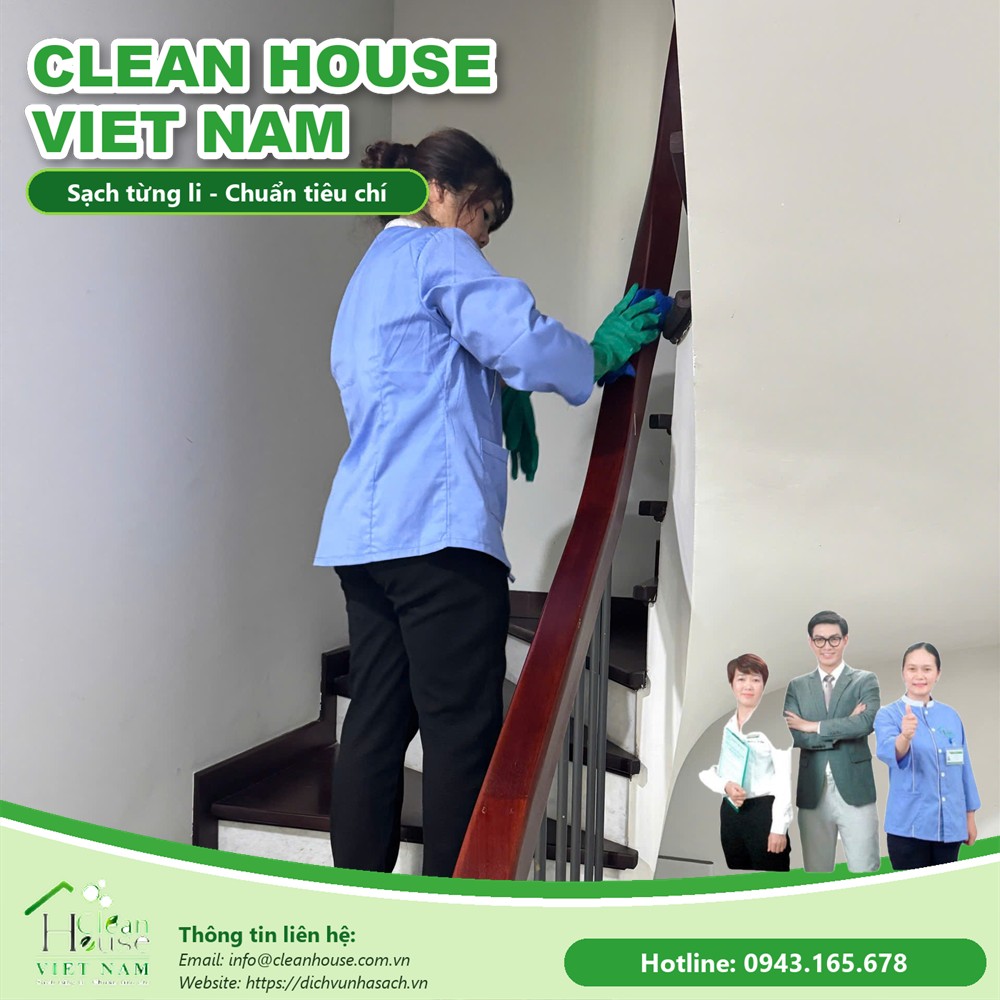 Nhân viên Dịch vụ Nhà Sạch làm việc