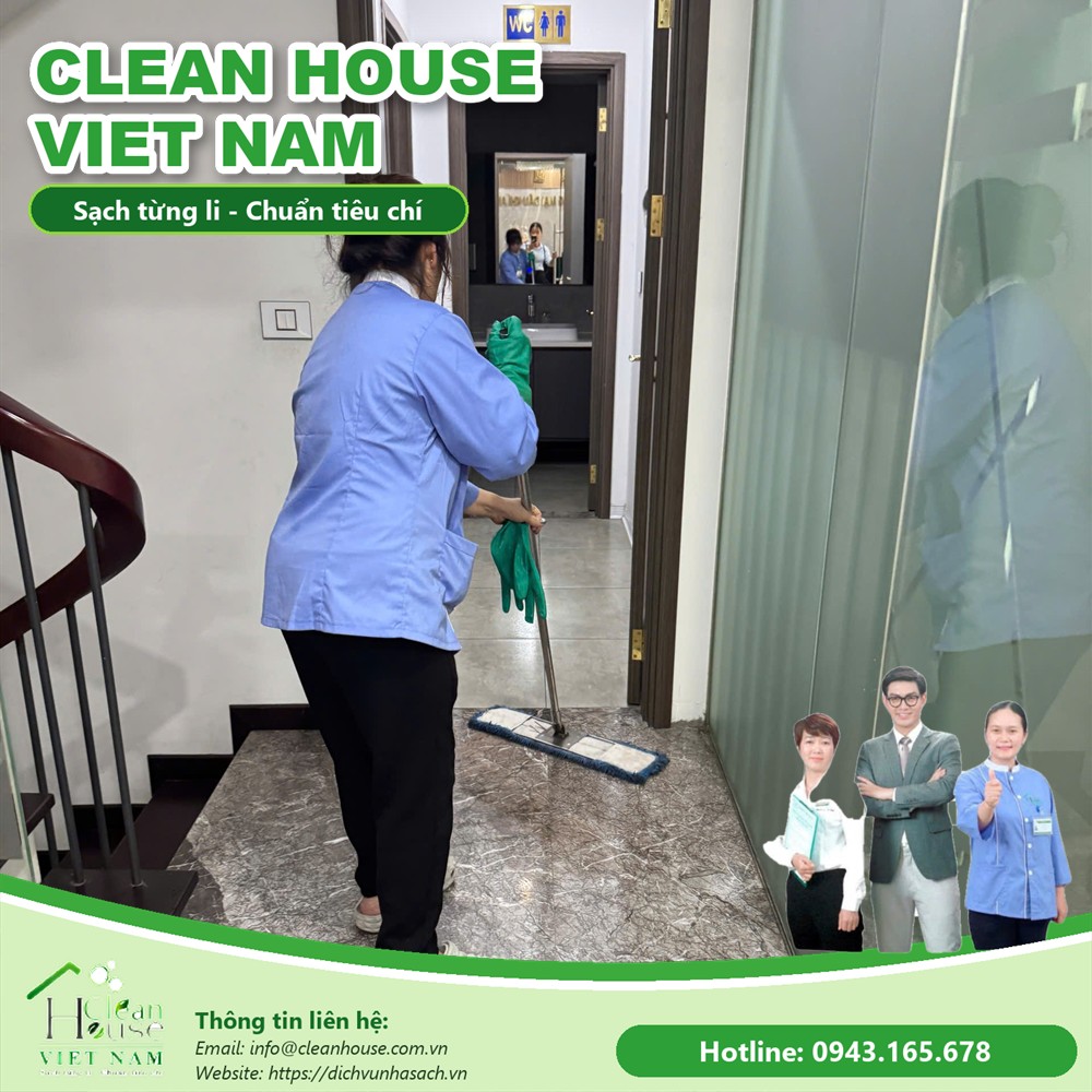 Nhân viên Dịch vụ Nhà Sạch làm việc