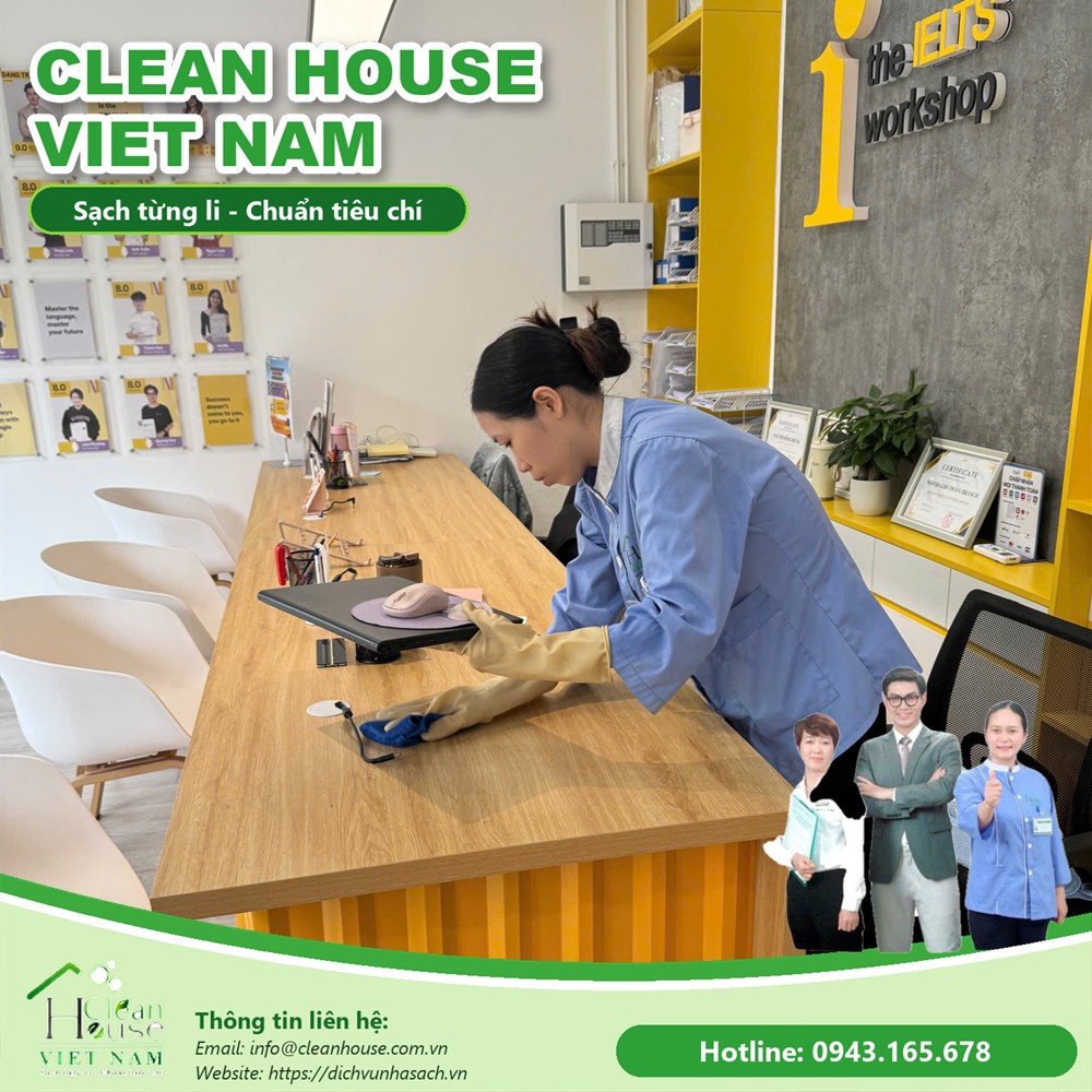 Nhân viên Dịch vụ Nhà Sạch làm việc