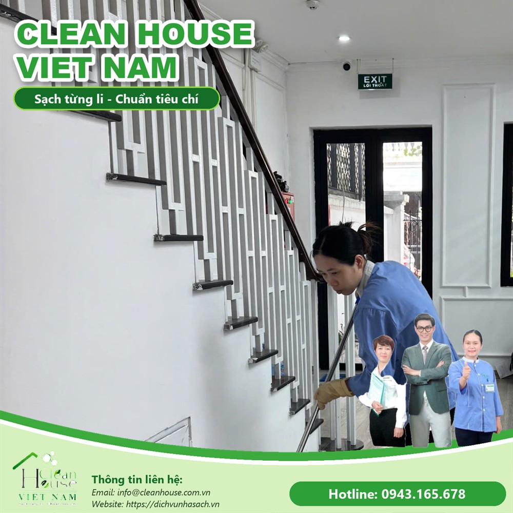 Nhân viên Dịch vụ Nhà Sạch làm việc