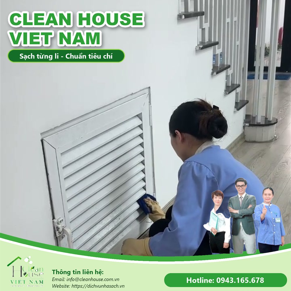 Nhân viên Dịch vụ Nhà Sạch làm việc