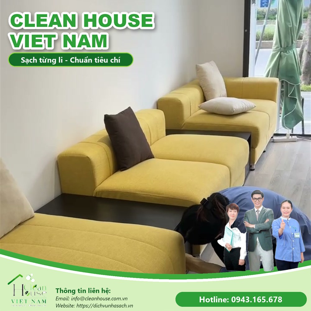 Nhân viên Dịch vụ Nhà Sạch làm việc