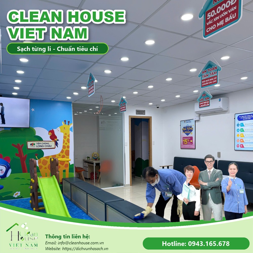 Nhân viên Dịch vụ Nhà Sạch làm việc