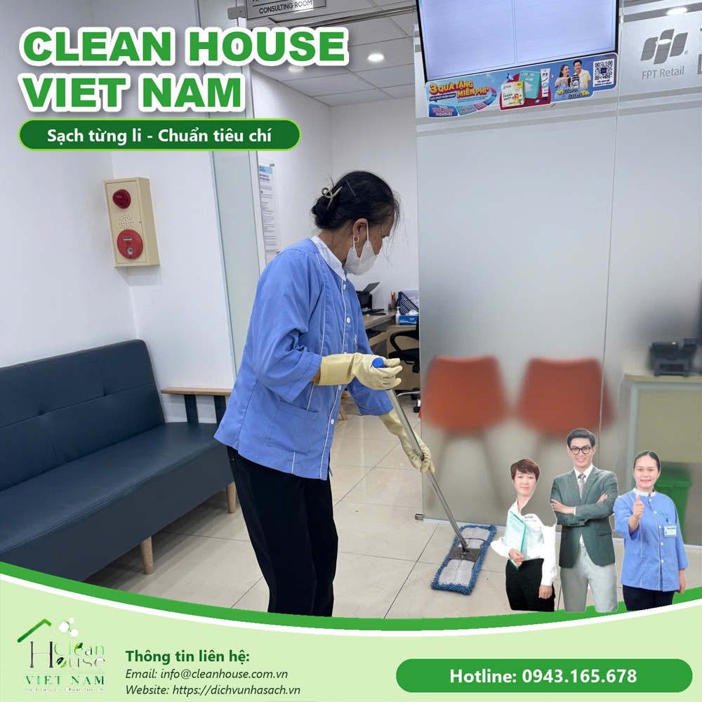Nhân viên vệ sinh làm việc