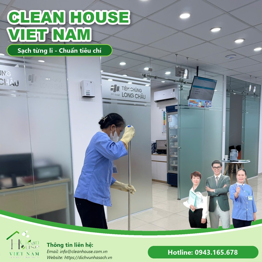 Nhân viên vệ sinh làm việc