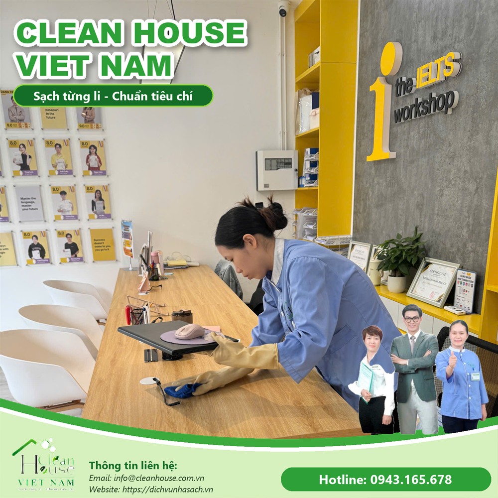 Nhân viên Dịch vụ Nhà Sạch làm việc