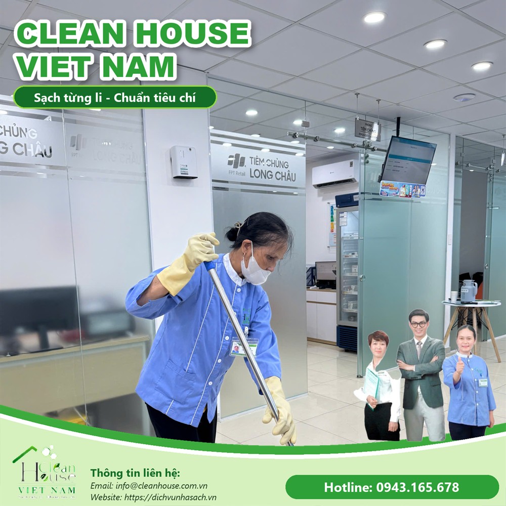 Nhân viên vệ sinh làm việc