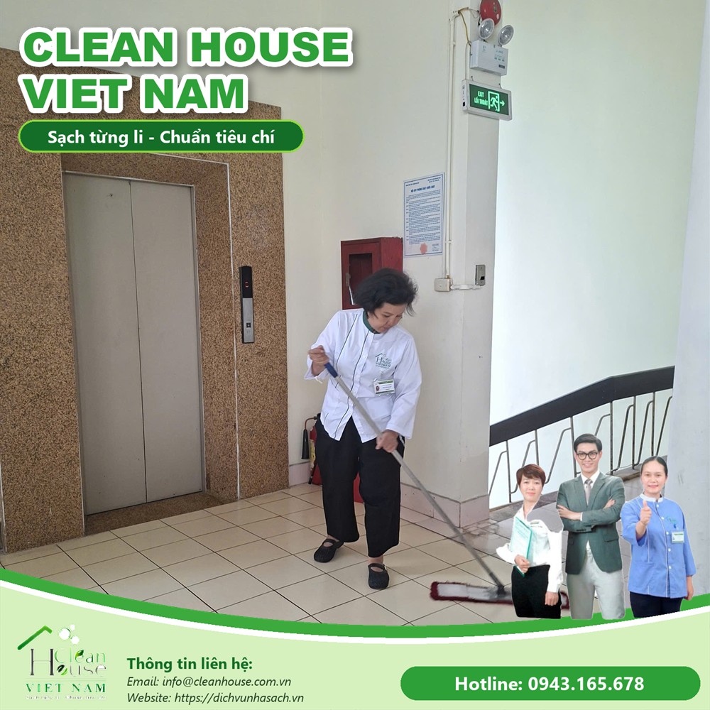 Nhân viên Dịch vụ Nhà Sạch làm việc