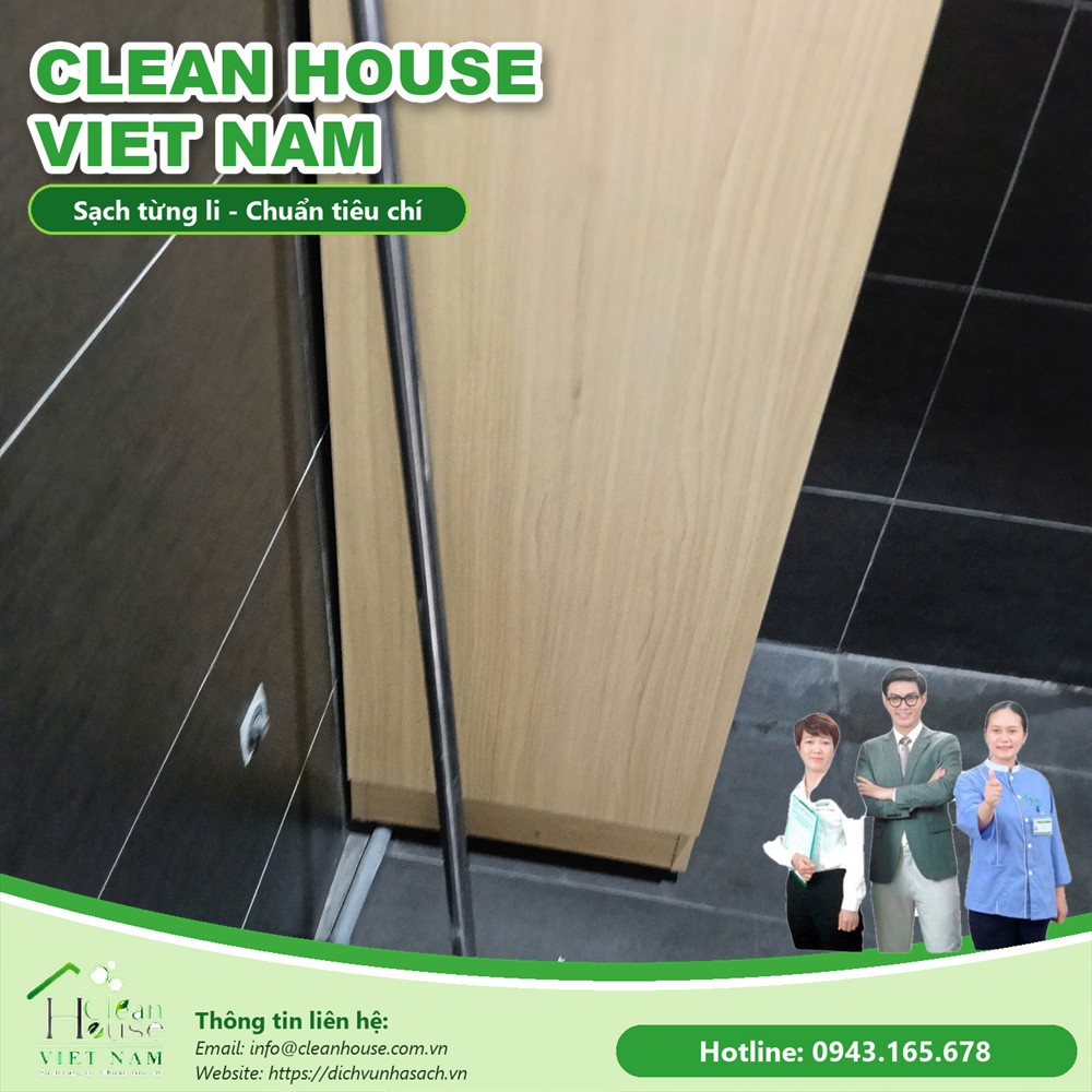 Nhân viên Dịch vụ Nhà Sạch làm việc