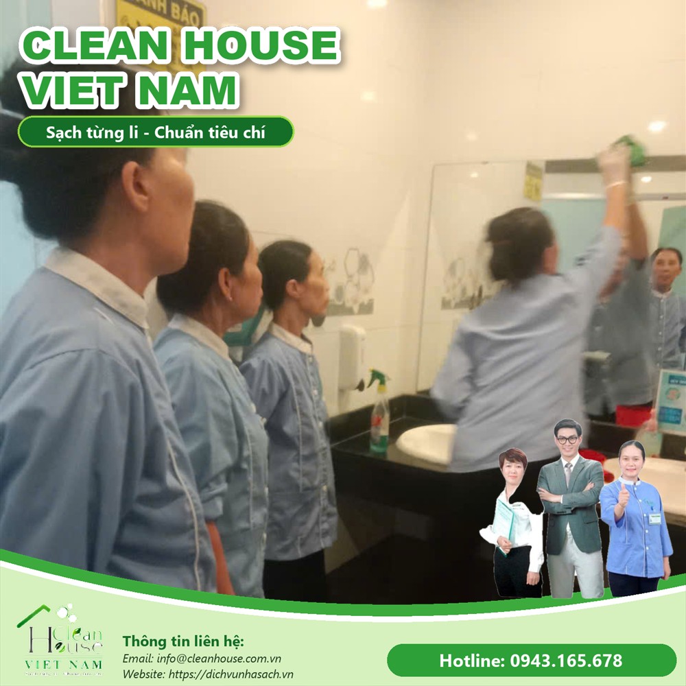 Nhân viên vệ sinh làm việc