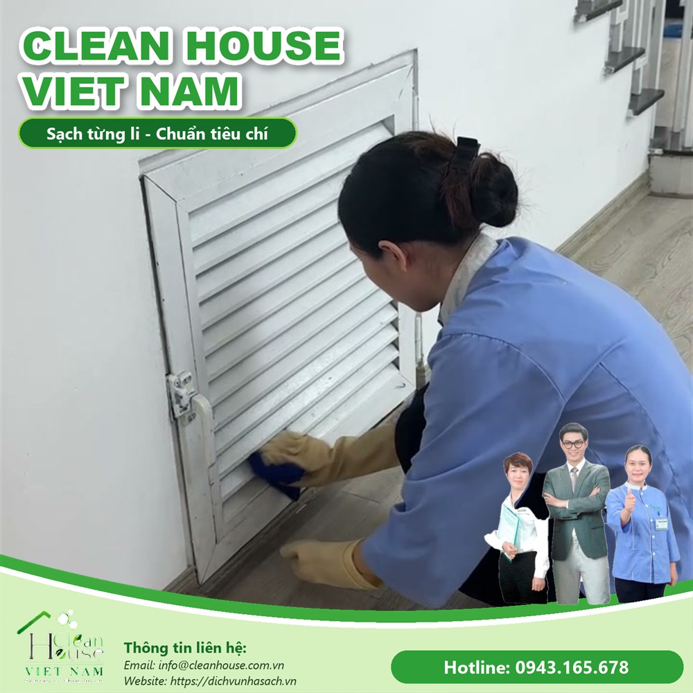 Nhân viên Dịch vụ Nhà Sạch làm việc