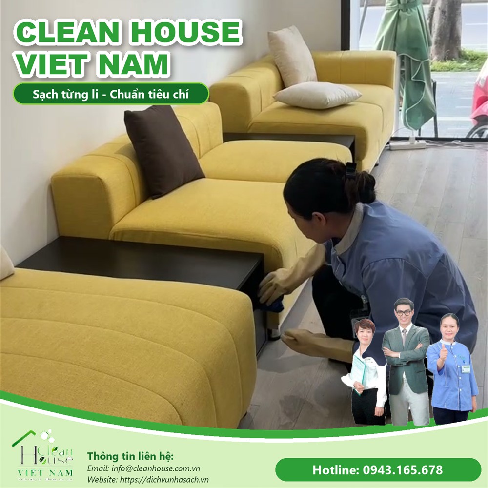 Nhân viên Dịch vụ Nhà Sạch làm việc
