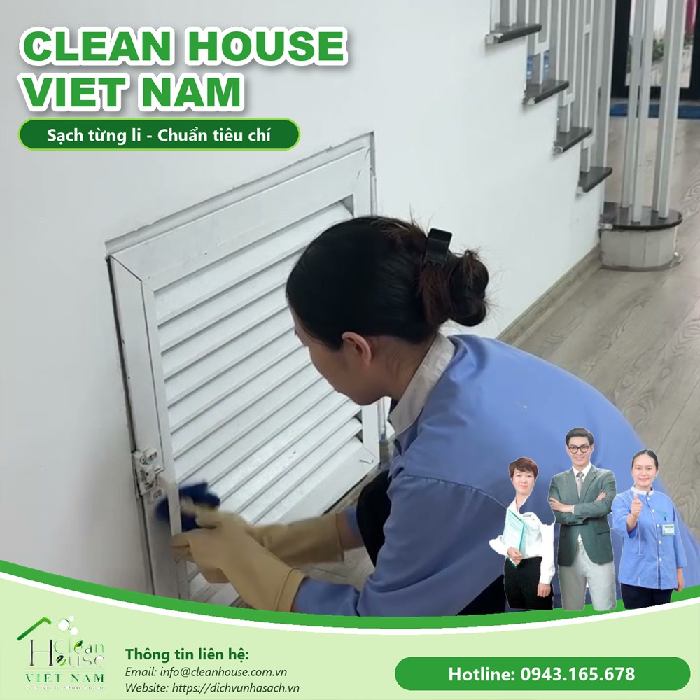 Nhân viên Dịch vụ Nhà Sạch làm việc