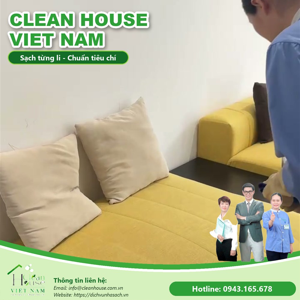 Nhân viên Dịch vụ Nhà Sạch làm việc