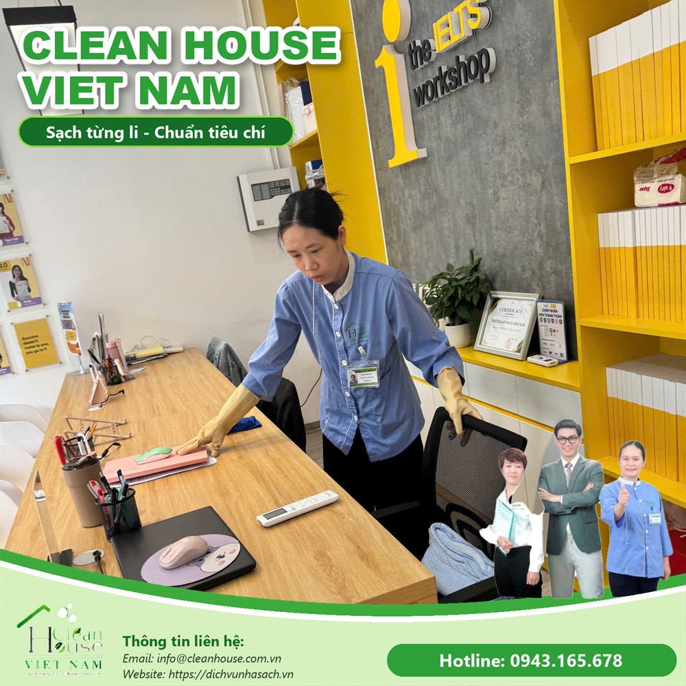 Nhân viên Dịch vụ Nhà Sạch làm việc