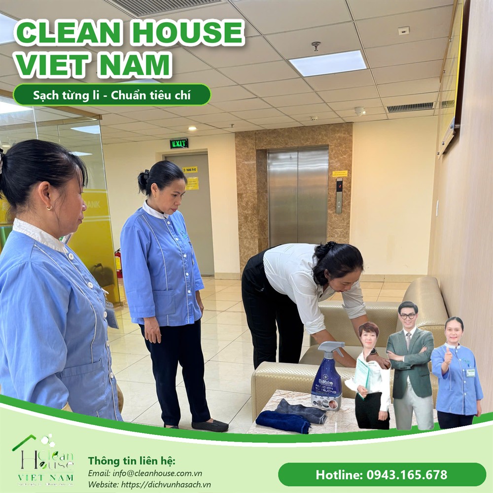 Nhân viên Dịch vụ Nhà Sạch làm việc