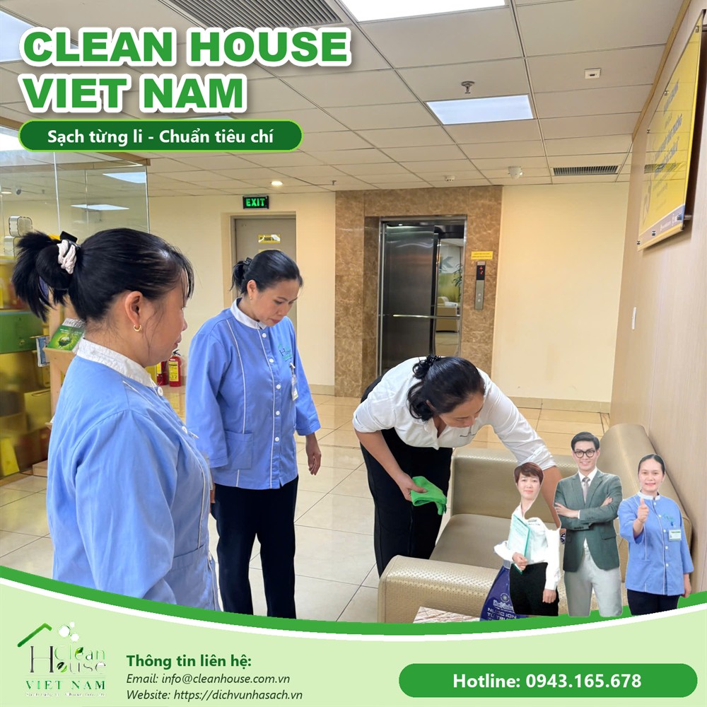 Nhân viên Dịch vụ Nhà Sạch làm việc