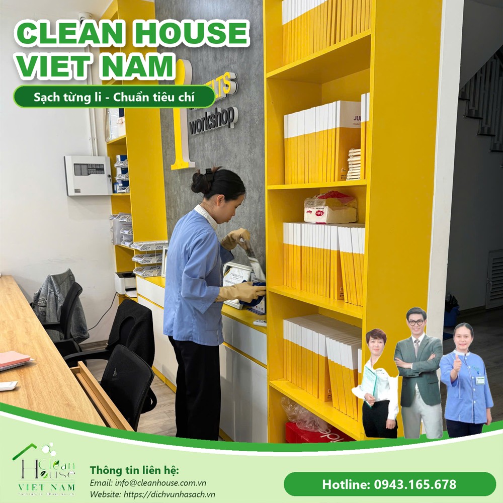 Nhân viên Dịch vụ Nhà Sạch làm việc