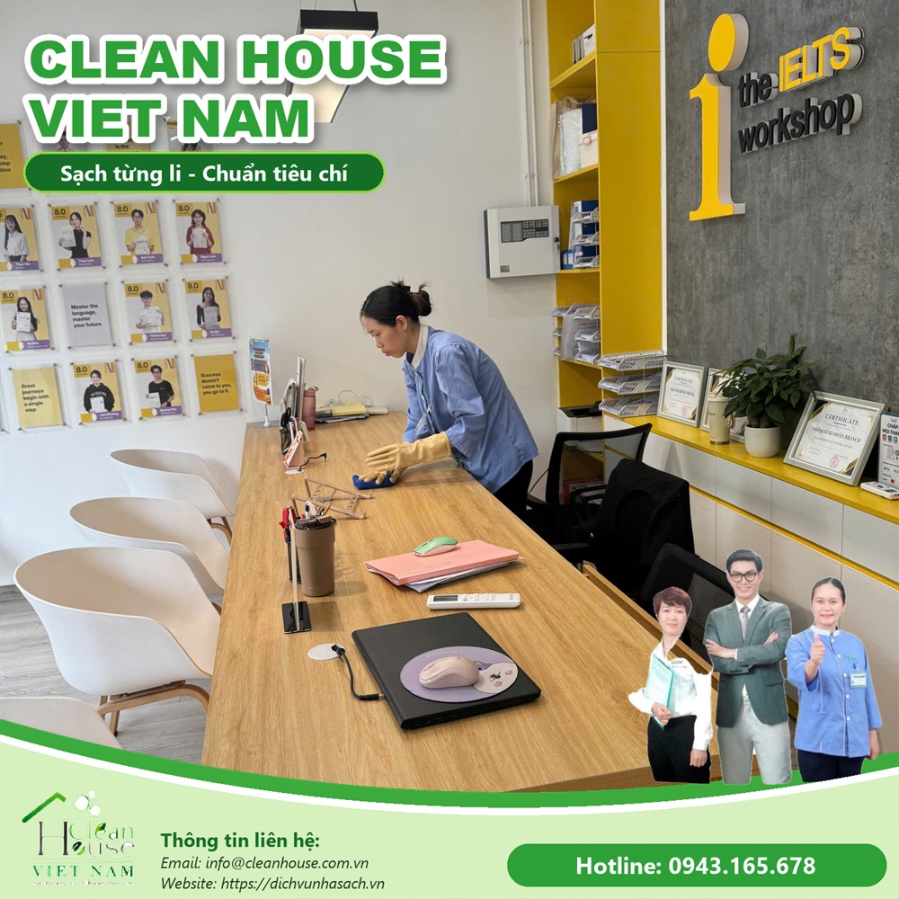Nhân viên Dịch vụ Nhà Sạch làm việc