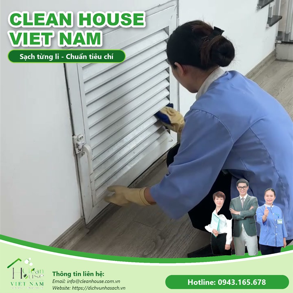 Nhân viên Dịch vụ Nhà Sạch làm việc