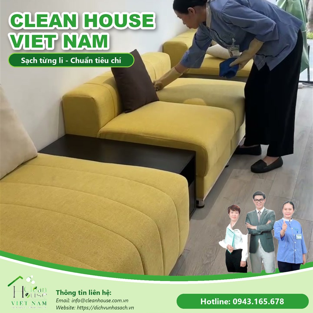 Nhân viên Dịch vụ Nhà Sạch làm việc
