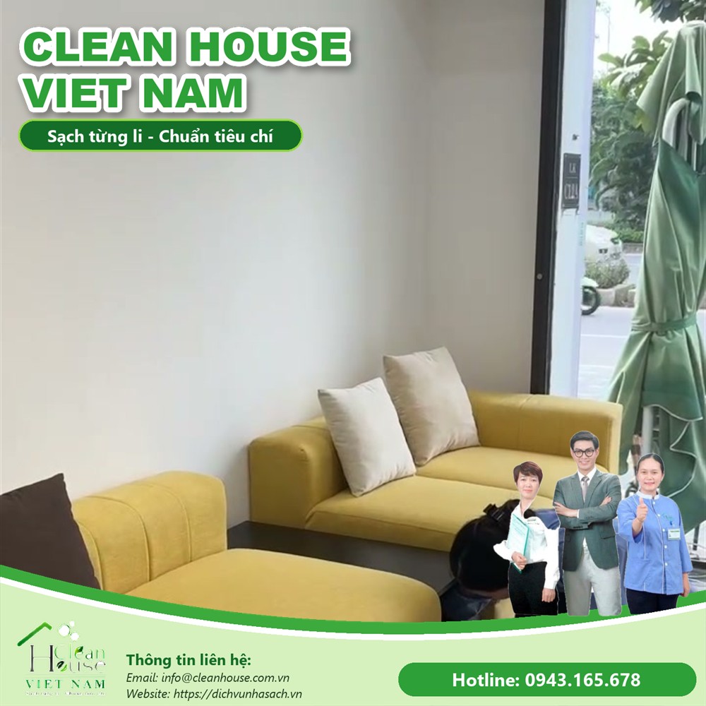 Nhân viên Dịch vụ Nhà Sạch làm việc