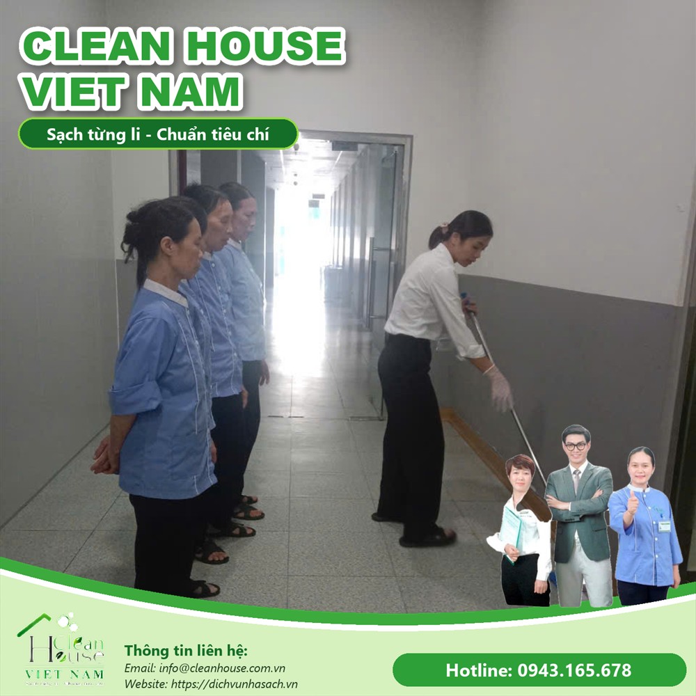 Nhân viên Dịch vụ Nhà Sạch làm việc